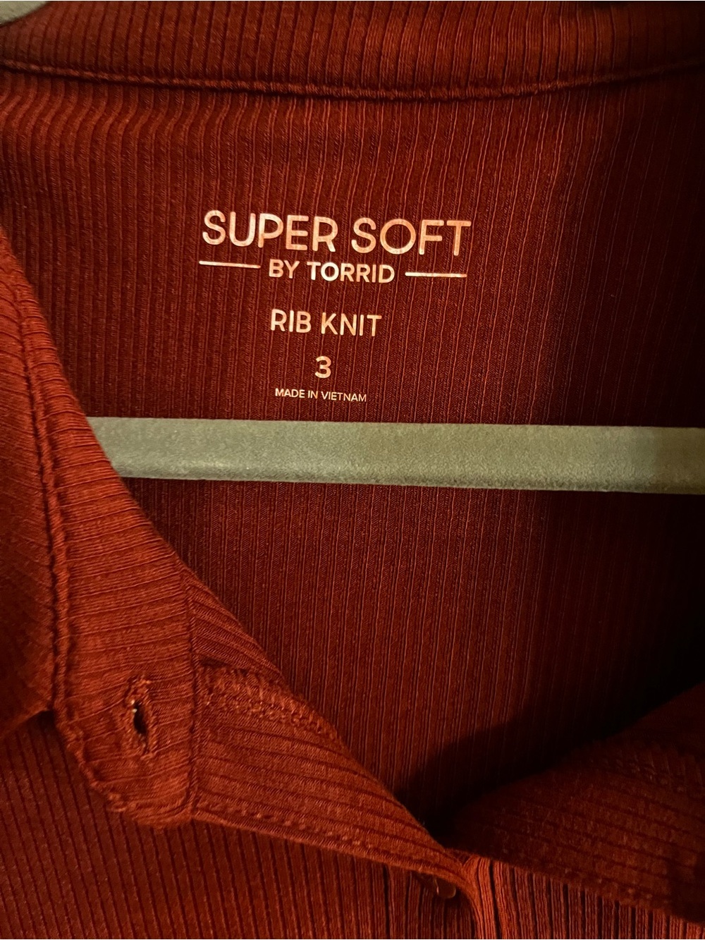 NWT Torrid Rust-Colored Ribbed Button-Front Cold-Shoulder Top - Picture 4 of 7
